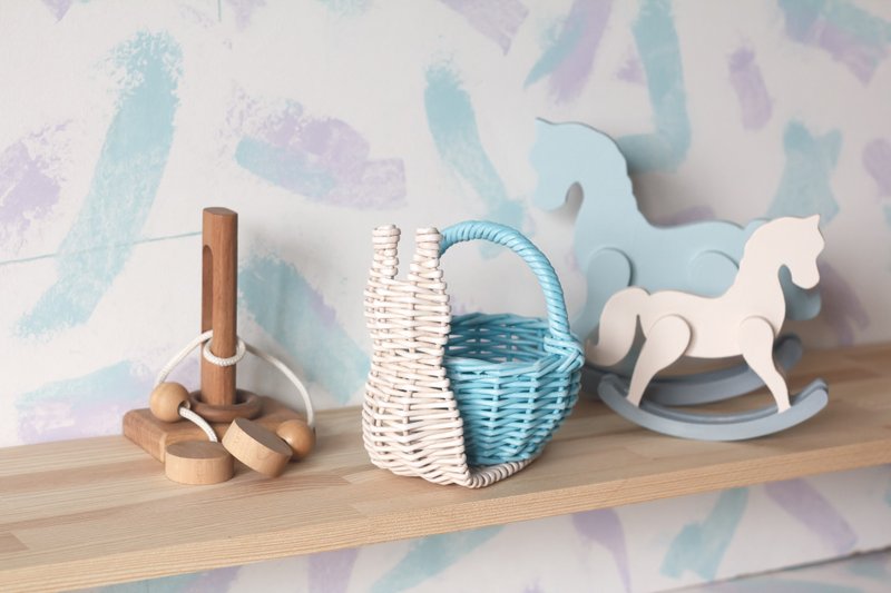 Cute wicker snail with a blue basket for sweets and candies - ขวดใส่เครื่องปรุง - กระดาษ สีน้ำเงิน