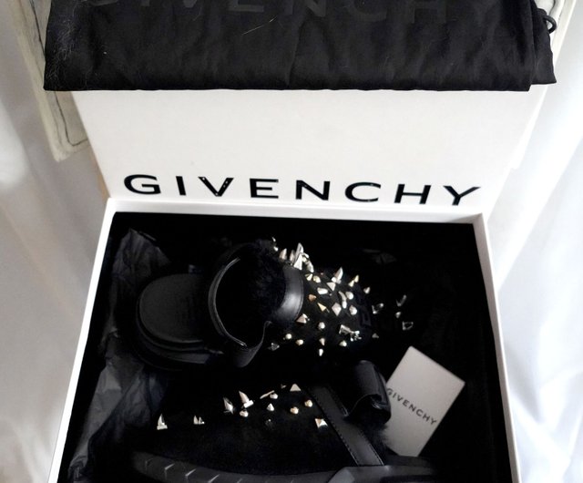 第39位 フランスの高級ブランド GIVENCHY 黒の本毛皮ファー