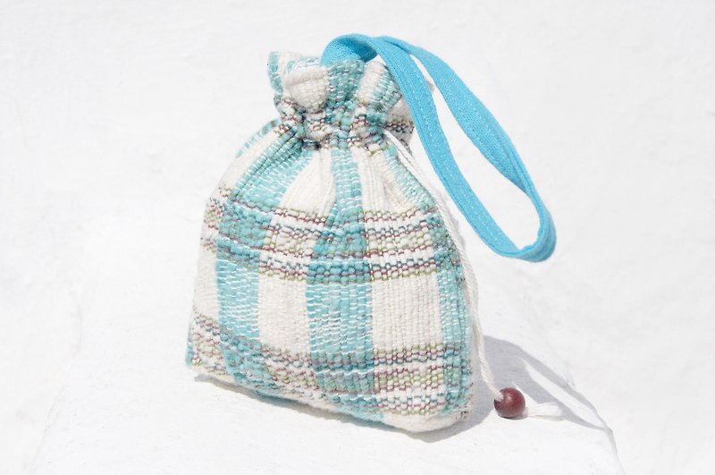 Christmas gift exchange gift Valentine's Day gift Mother's Day gift birthday gift a limited handmade embroidery storage bag / ethnic wind bag / bag / cosmetic bag / phone bag / Clutch - blue sky image - Clutch Bags - Cotton & Hemp Blue