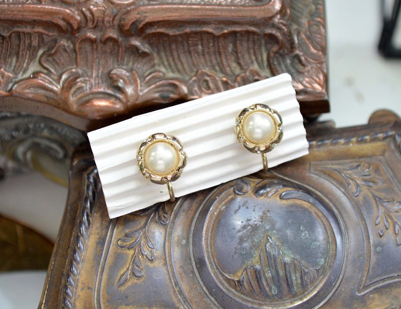 Noble gold-plated lace round pearl clip-on earrings ear clips Japanese high-end second-hand vintage jewelry - Earrings & Clip-ons - Other Materials Gold