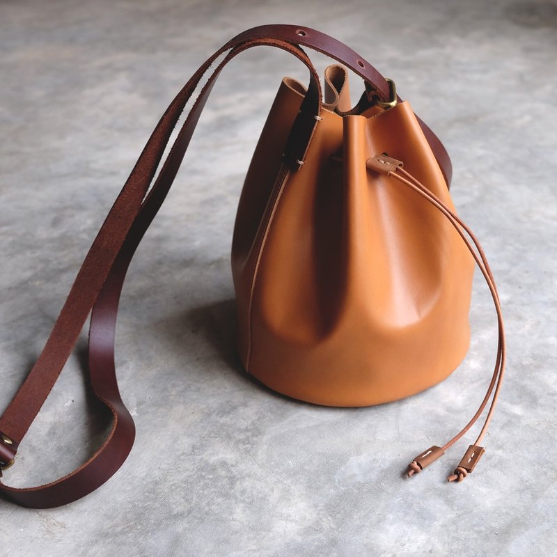 Mini Caramel Brown Leather Bucket Bag / Leather Drawstring Handbag - 側背包/斜背包 - 真皮 橘色