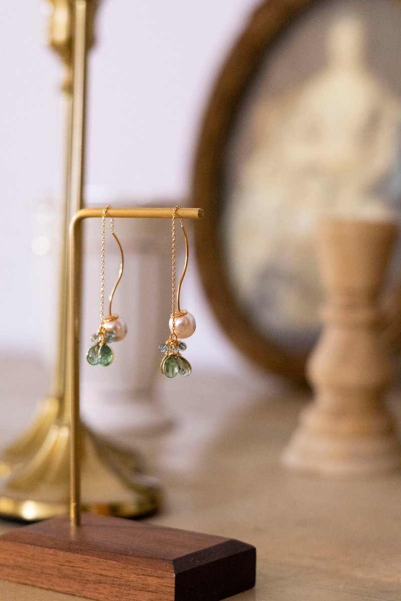 【Prayer】-Just the right balance - Earrings & Clip-ons - Resin Green