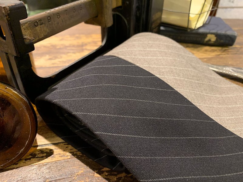 【Gentleman's Vibe】Diagonal Stripe Tie - เนคไท/ที่หนีบเนคไท - ผ้าฝ้าย/ผ้าลินิน 