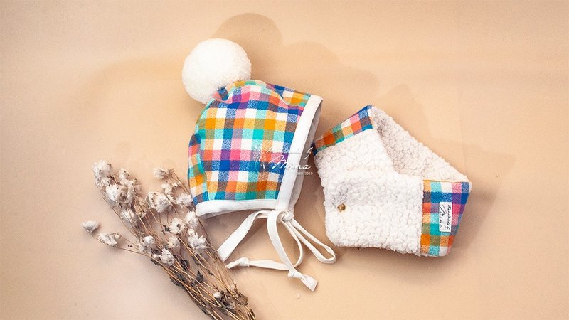 Handmade by Mina 【American Flannel】Candy Plaid Pom-Pom Lambswool Hat - ของขวัญวันครบรอบ - ผ้าฝ้าย/ผ้าลินิน 
