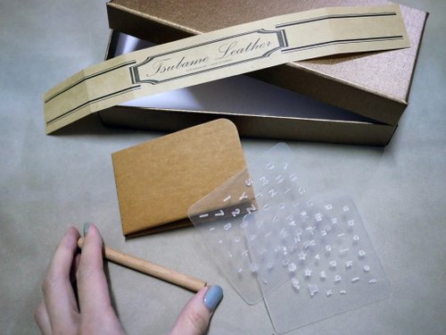 Tsubame Leather Tsubame - 客製DIY壓字套組 水洗牛皮紙口罩夾禮盒 情人節禮物