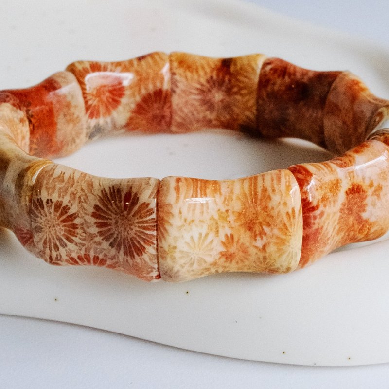 Goldfish Fireworks丨Natural Coral Jade Bracelet - สร้อยข้อมือ - เครื่องเพชรพลอย สีส้ม