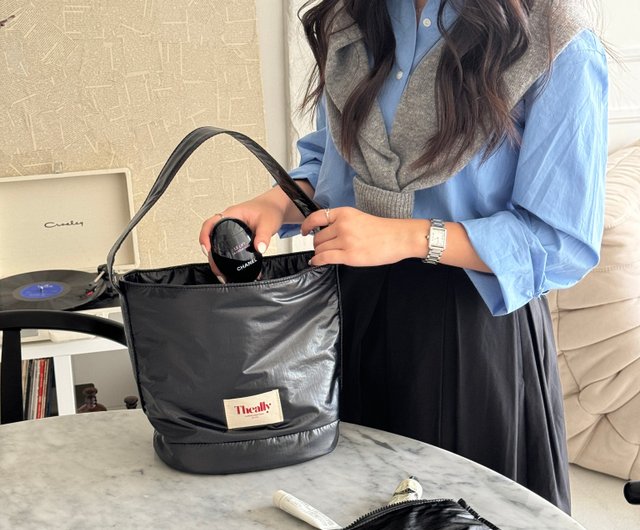 ★送料・関税込★THE ALLY★バッグ★bold bag★ Korea The Ally | Bold bag 볼드백| Korean style bucket bag