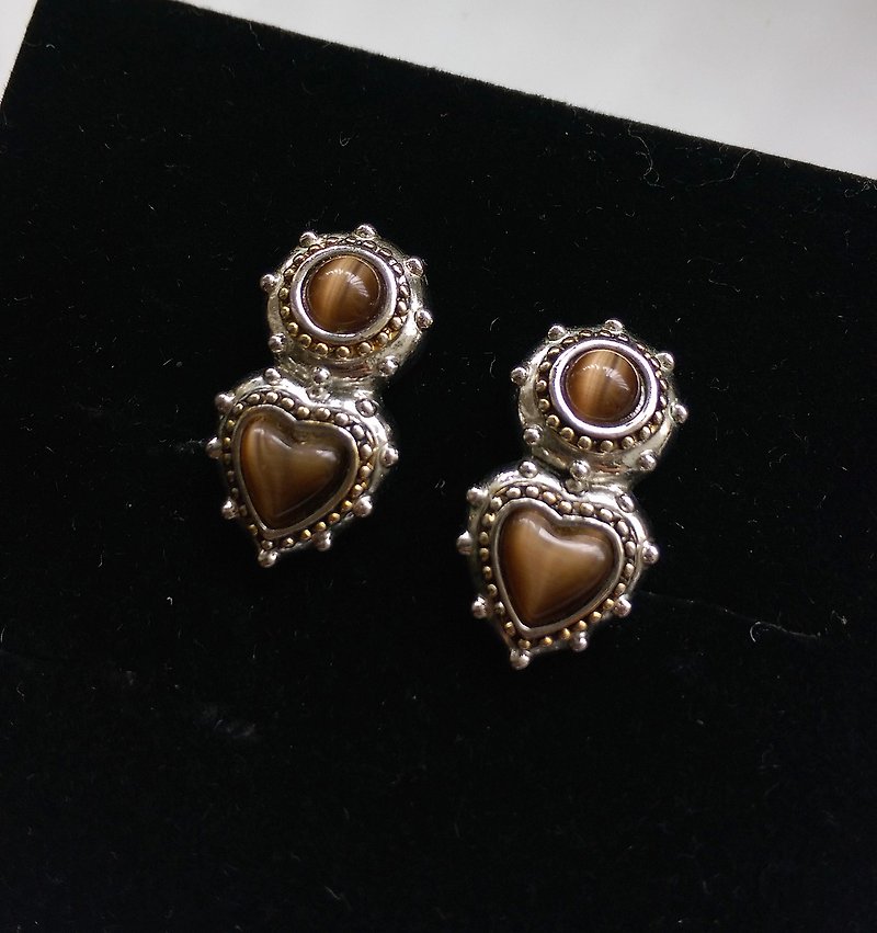 [Western antique jewelry / old age] 1970's silver cat eye clip earrings - ต่างหู - โลหะ สีนำ้ตาล