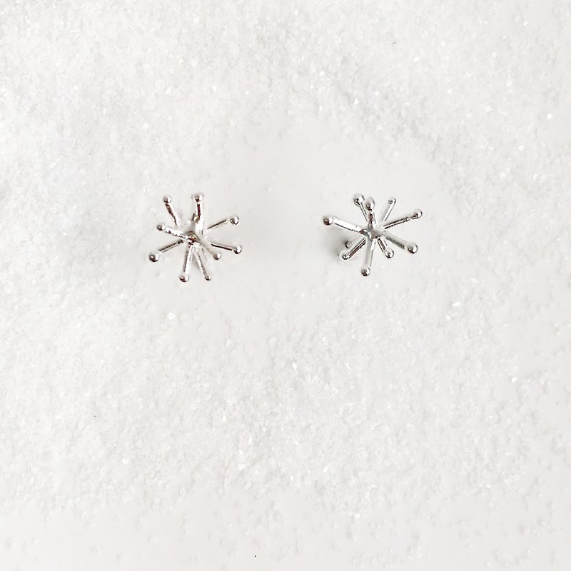 ***聖誕禮物*** Mini Snowflake Earring ▪ Frost Collection ▪ 小小雪花耳針 ▪ 純銀耳環 ▪ - 耳環/耳夾 - 紙 白色