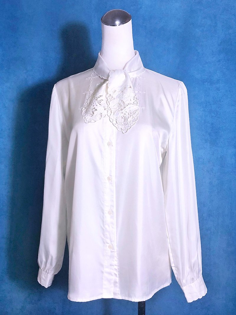 Embroidered openwork bow tie long-sleeved vintage shirt / brought back to VINTAGE abroad - Women's Shirts - Polyester White