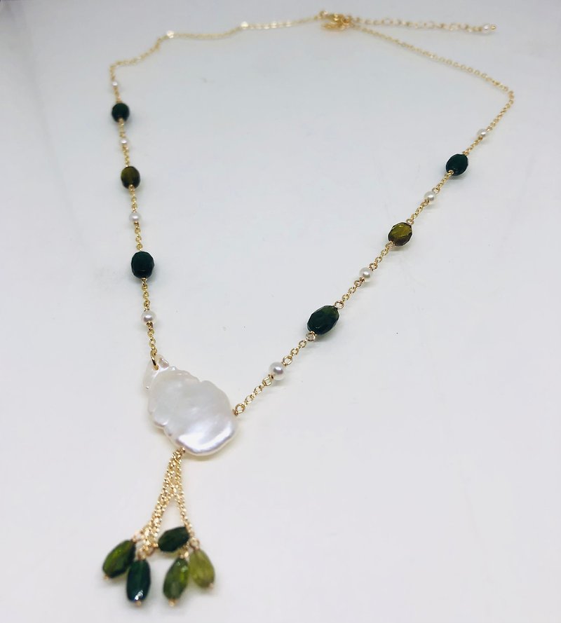 Natural baroque deformed pearl green tourmaline necklace - สร้อยคอ - ไข่มุก 