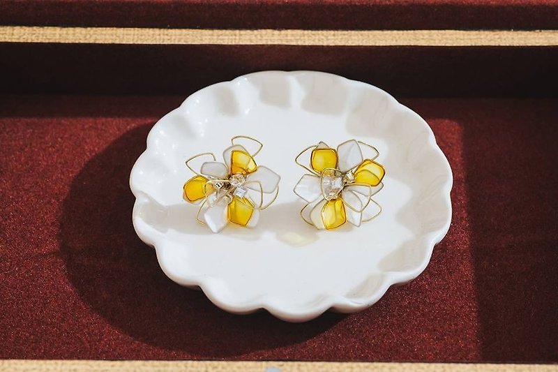 Dazzling meteor series - dazzling yellow earrings / a pair - Earrings & Clip-ons - Plastic Yellow