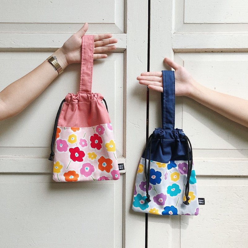 Drawstring tote bag / girl flower - Handbags & Totes - Cotton & Hemp Multicolor