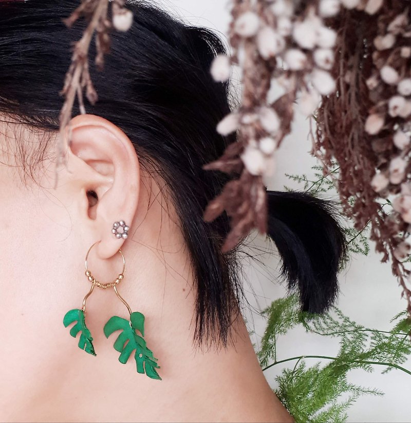 A pair of turtle back taro earrings_leather hand dyed shaping - ต่างหู - หนังแท้ สีเขียว