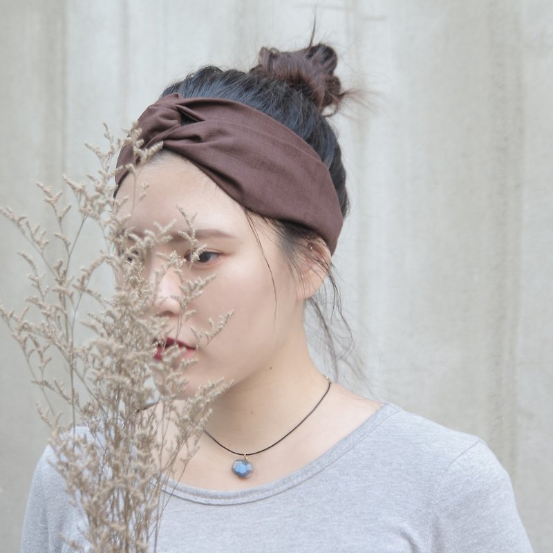 Long Tokiwa Brown Handmade Cross Elastic Headband - ที่คาดผม - ผ้าฝ้าย/ผ้าลินิน สีนำ้ตาล