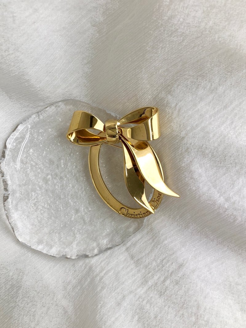 [Direct from Japan, branded used packaging] Christian Dior Brooch Gold Ribbon Oval Vintage Old 4swz6z - Brooches - Other Materials Gold