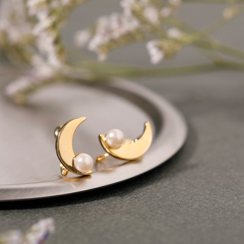 in the mirror 【Pinkoi限定商品】luna loop-fit earring GD ループフィットイヤリング 月 三日月 パール ゴールド