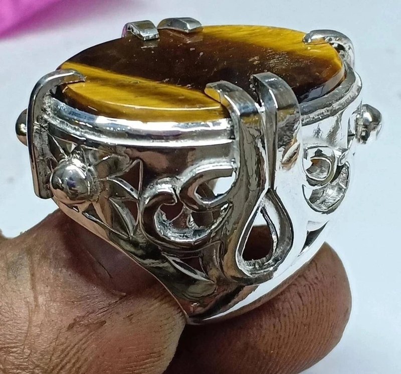 Nigel's Ring Design from the movie Devil Wears Prada Big Tiger's Eye stone Ring - 戒指 - 寶石 黃色