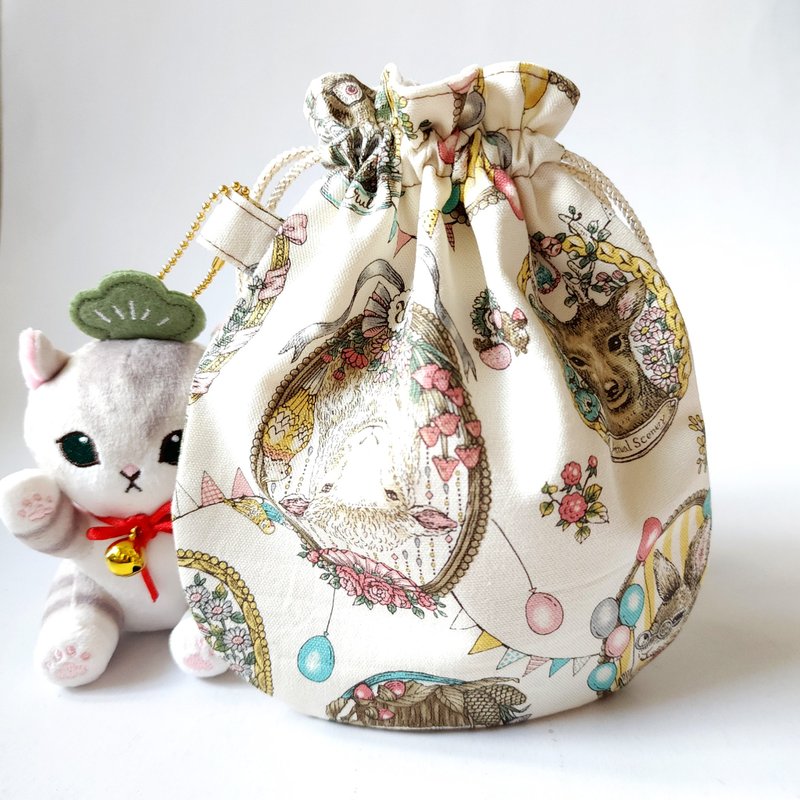 Animal Party Fabric Round Pouch, Handmade drawstring cosmetic bag - กระเป๋าเครื่องสำอาง - ผ้าฝ้าย/ผ้าลินิน 