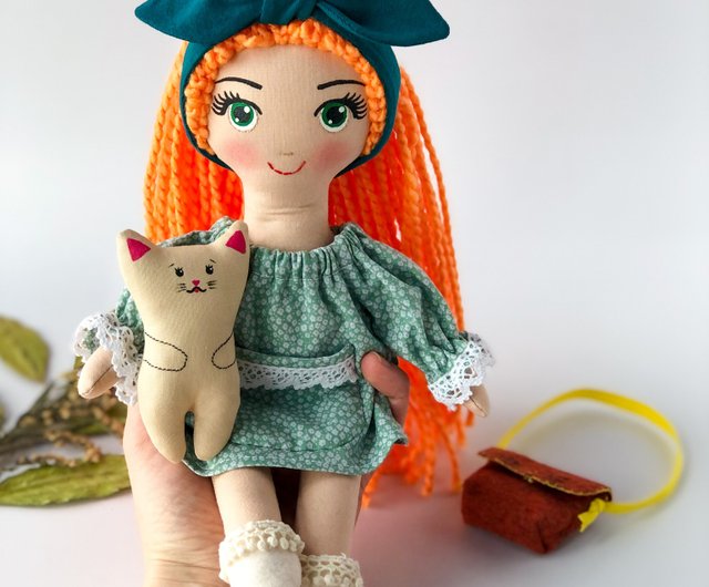 子猫とおかしな人形 オレンジ色の髪の布人形 遊びのためのぬいぐるみをぼろぼろ ショップ Katrinkadolls 人形 フィギュア Pinkoi