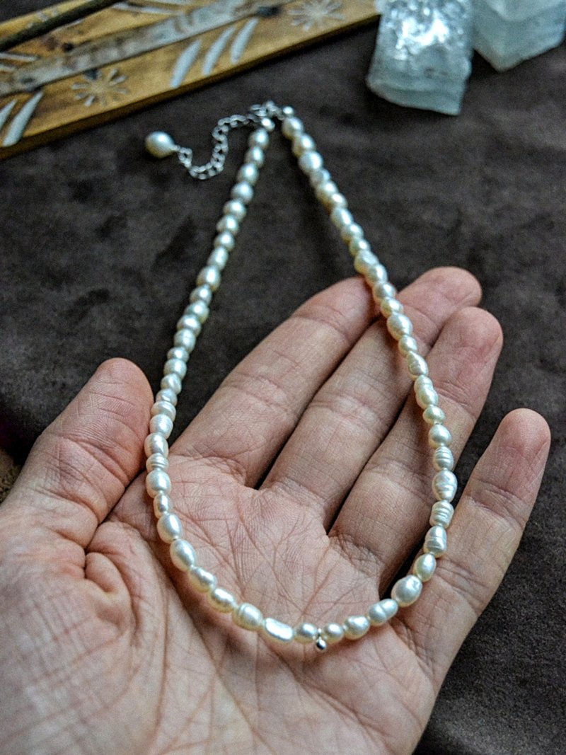 White Natural Pearl woman choker with Silver beads - สร้อยติดคอ - ไข่มุก ขาว