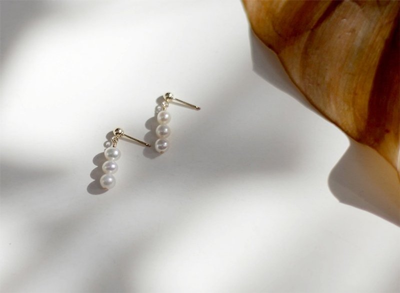 MissQueeny asymmetrical design 14k gold natural pearl earrings / ear line - a pair of short earrings - ต่างหู - โลหะ สีทอง