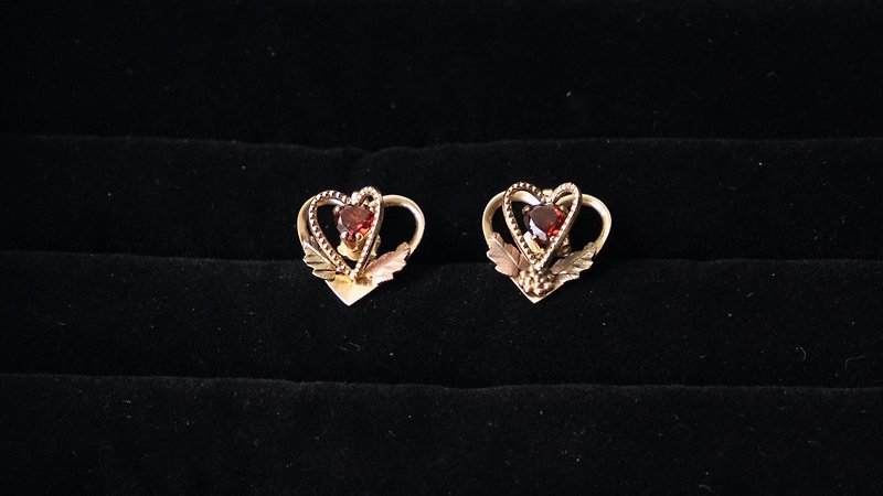 Vintage 10K Gold Garnet Earrings, Sailormoon Style - Earrings & Clip-ons - Gemstone 