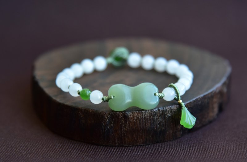 [Meat bone] Natural Hetian jade jasper powder green hand-carved meat bone hand bracelet - Bracelets - Jade Green