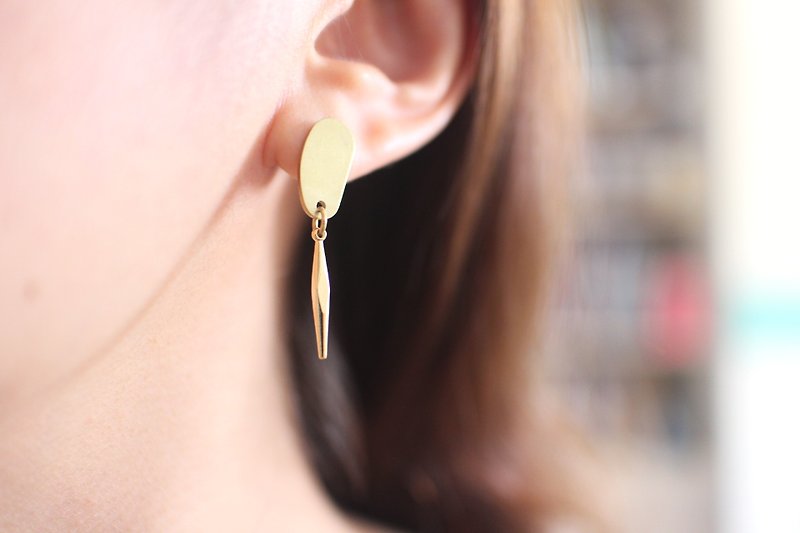 獨立女子-黃銅耳環-可改夾 - 耳環/耳夾 - 銅/黃銅 金色