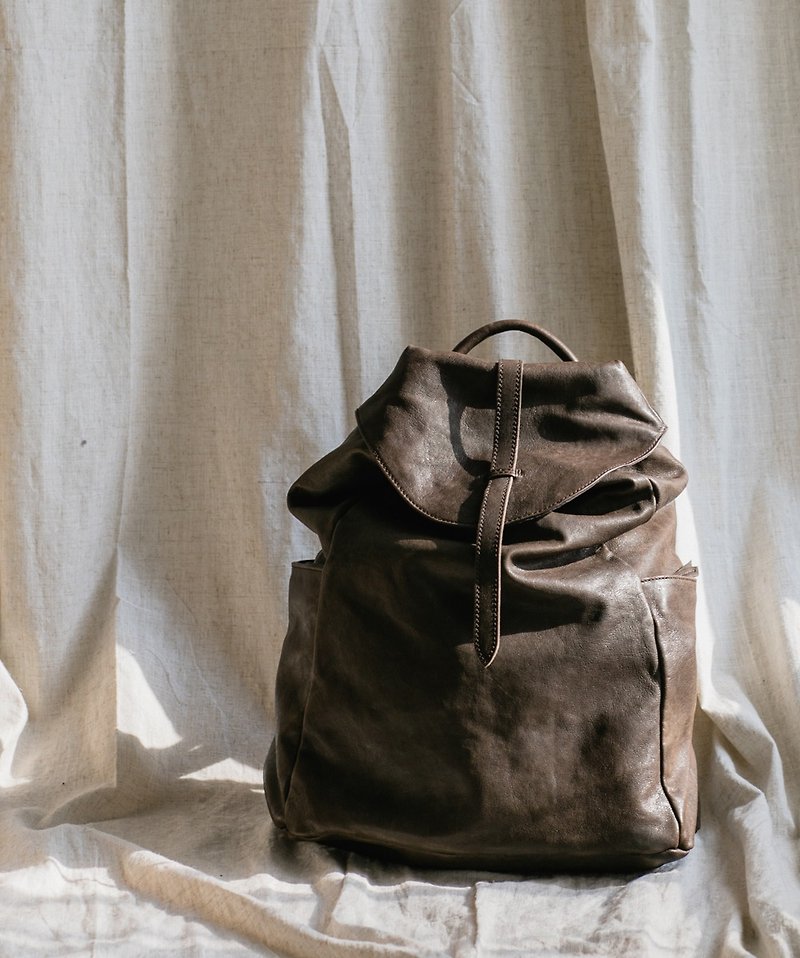 Cowhide Lightweight Clamshell Backpack - Deep Coffee - กระเป๋าเป้สะพายหลัง - หนังแท้ สีนำ้ตาล