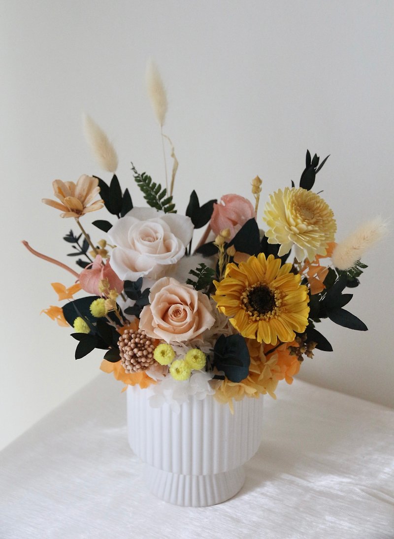 [Opening flower gift] Preserved flower potted opening gift dry flower dry flower table flower eternal rose - Dried Flowers & Bouquets - Porcelain Yellow