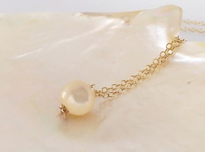◇ A drop of the sea ◇ Akoya ◇ Pearl shell K14GF pendant - Necklaces - Gemstone 