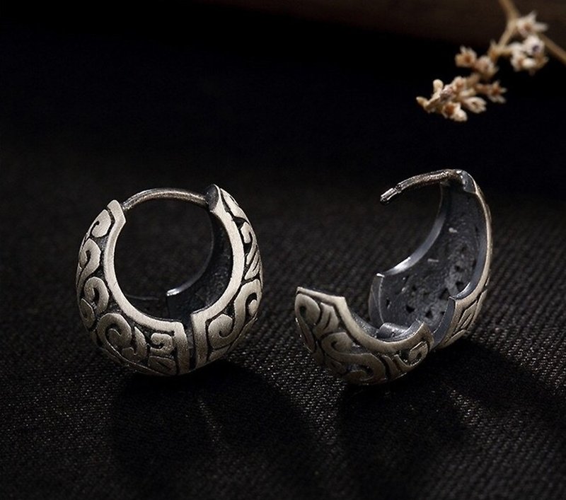 S 925 Sterling Silver Handmade Engrave Totem Patterns Women Retro Earrings - 耳環/耳夾 - 純銀 銀色