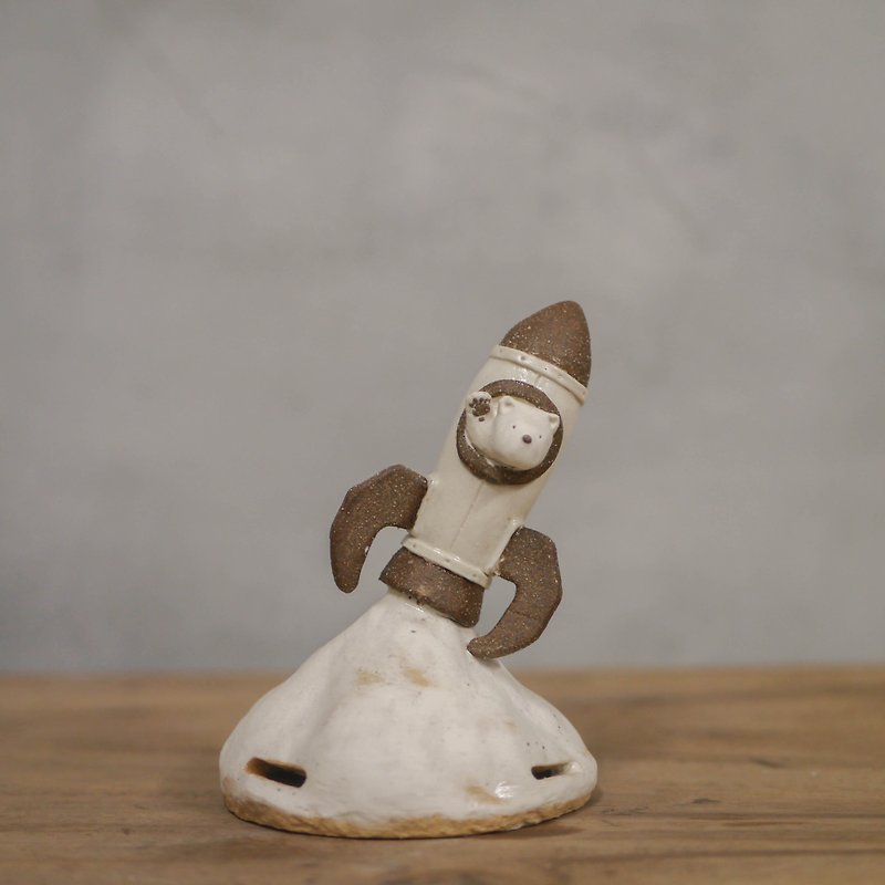 Rocket Bear | Incense Block Pottery - ตุ๊กตา - ดินเผา ขาว