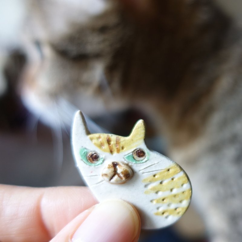 green eyes, cat brooch, ceramic 001 - เข็มกลัด - ดินเผา สีเหลือง