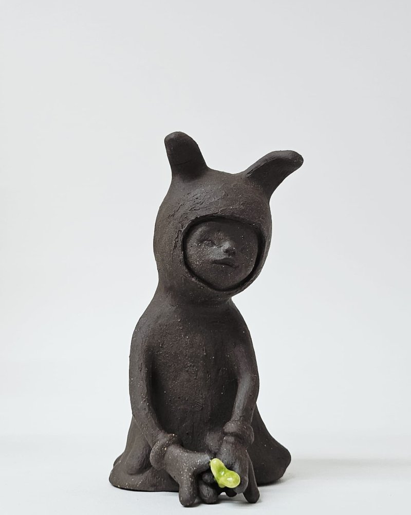 那一點綠 陶藝雕塑 - 花瓶/花器 - 瓷 黑色