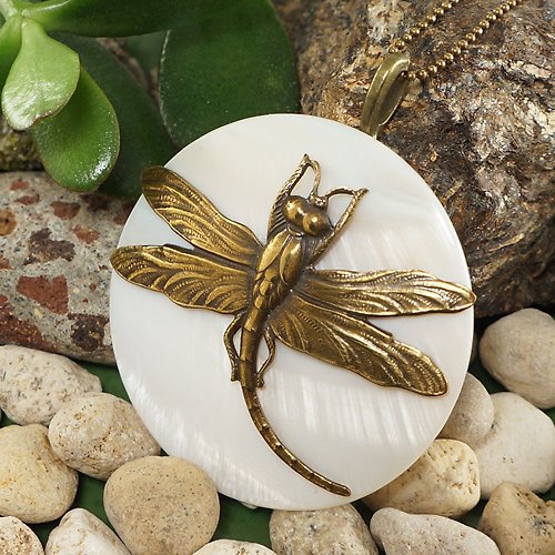 AGATIX White Mother of Pearl MOP Brass Dragonfly Round Circle Pendant Necklace Jewelry