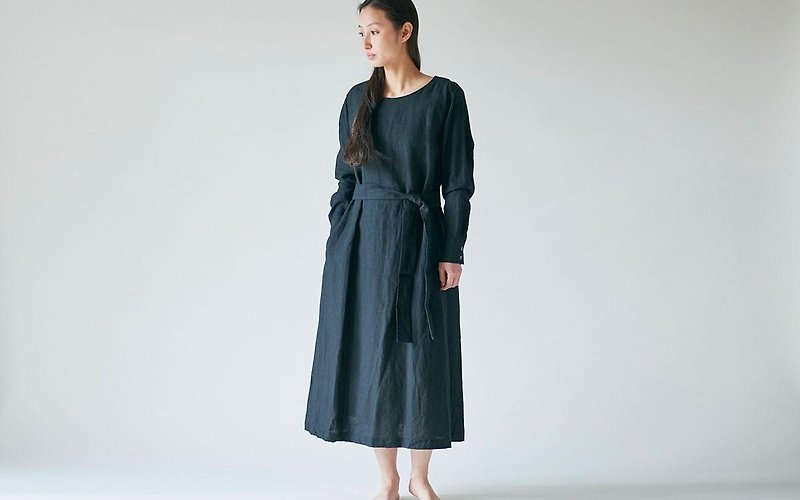 enrica×かぐれ　リネンワンピース（ブラック） - 連身裙 - 棉．麻 黑色