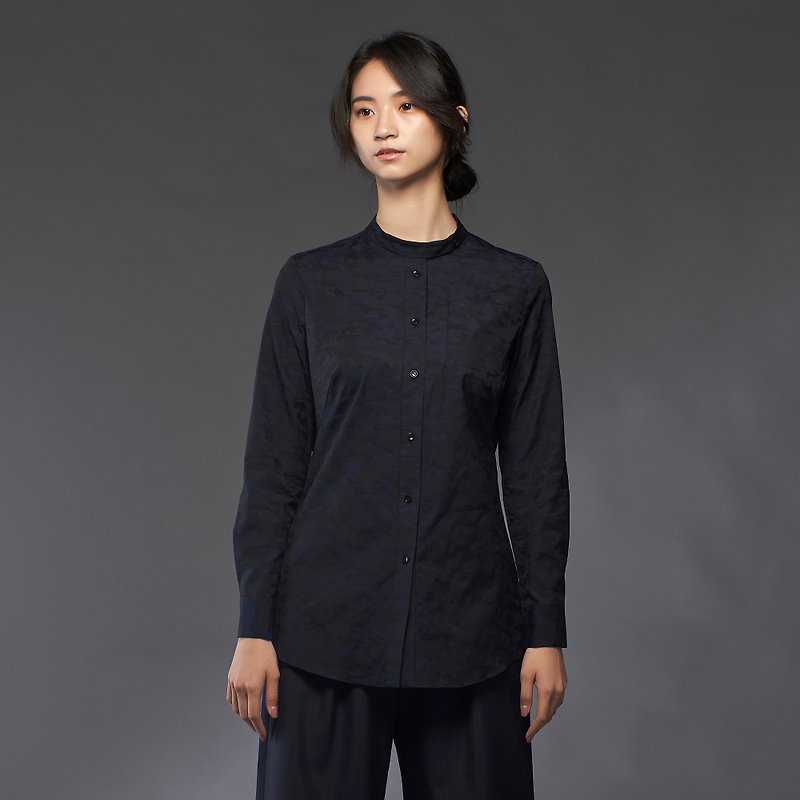 Black and blue camouflage invisible pocket long-sleeved shirt - Japanese cotton fabric - เสื้อเชิ้ตผู้หญิง - ผ้าฝ้าย/ผ้าลินิน สีน้ำเงิน