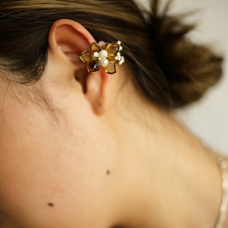 FIREWORK Series-Flower Ear Cuff / Pearl - ต่างหู - วัตถุเคลือบ ขาว