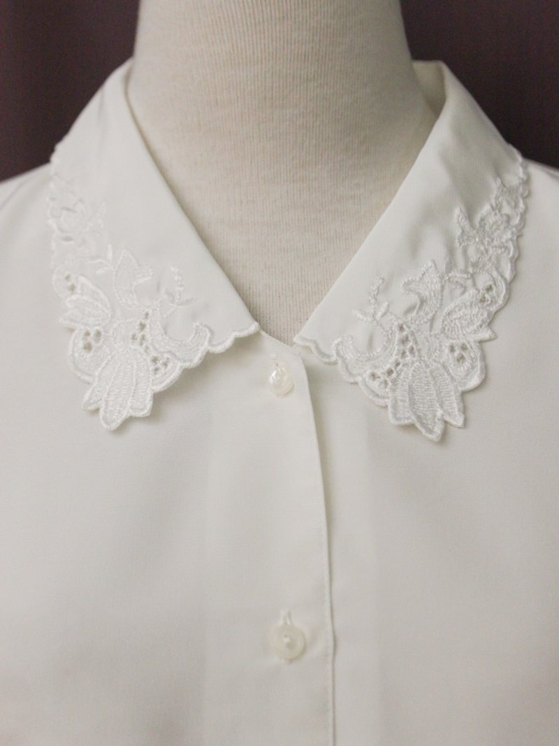 復古日本製典雅可愛花朵刺繡翻領白色長袖古著襯衫Vintage Blouse - 恤衫 - 聚酯纖維 白色