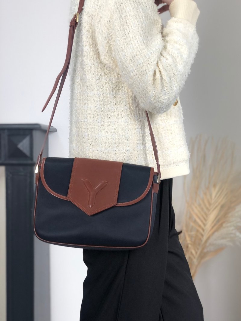 【 日本直送　名牌中古包 】Yves Saint Laurent イヴ・サンローラン ショルダーバッグ ネイビー ブラウン Y ナイロン オールド v76bcn - ショルダーバッグ - ナイロン ブルー