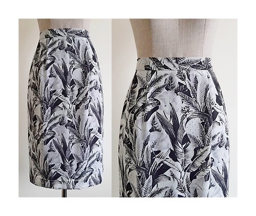 PaiissaraEveryday Vintage Gray Black Floral Print Skirt