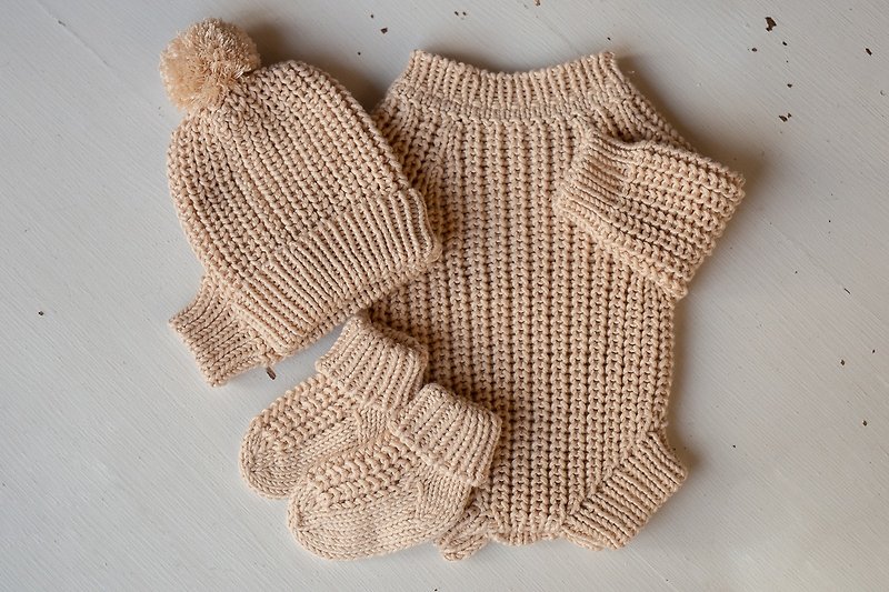 Beige bodysuit set for newborns: the perfect outfit for a baby - Baby Accessories - Other Metals Khaki