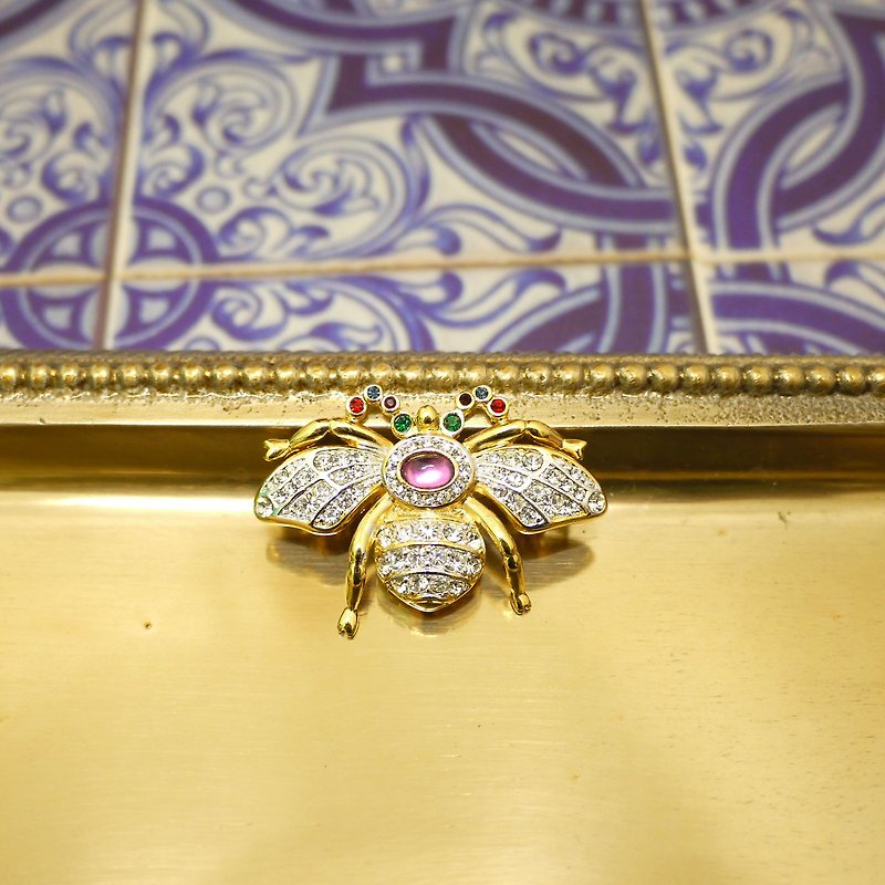 Vintage retro insect charming Gemstone brooch - Brooches - Gemstone Purple