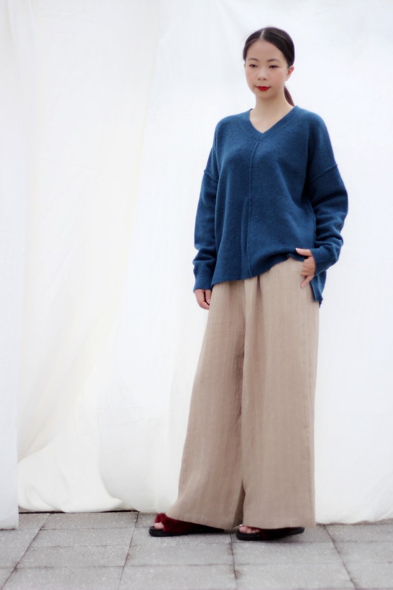 [Spot] Sapphire V-neck wool sweater - สเวตเตอร์ผู้หญิง - ขนแกะ สีน้ำเงิน
