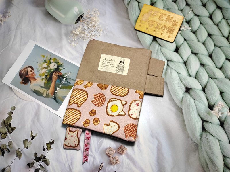 Cat Collection - Pink Cat Treat Fabric Book Cover - Book Sleeve - Custom Double Pen Holder + Pocket - A6/A5 - ปกหนังสือ - ผ้าฝ้าย/ผ้าลินิน 