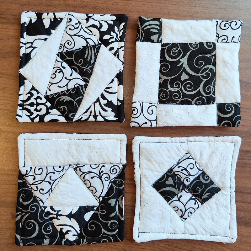 Geometric pattern black and white tile series coaster-a set of 5 - ที่รองแก้ว - ผ้าฝ้าย/ผ้าลินิน 