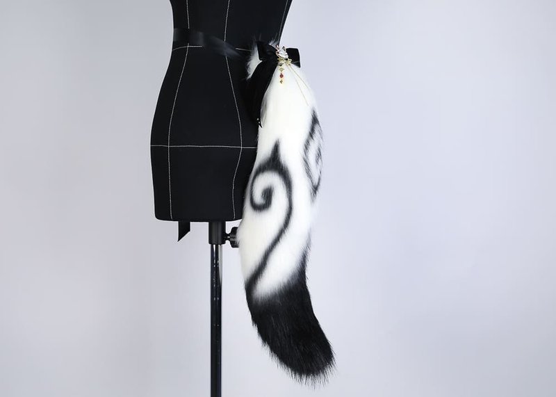 Inari Kitsune Tail (Black) Faux Fur Tail - อื่นๆ - ไฟเบอร์อื่นๆ สีดำ