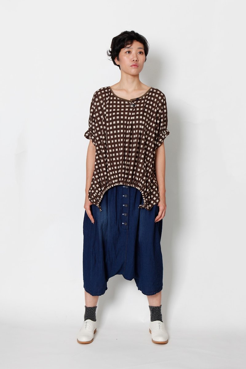 And - Small window - Special hem design blouse - Women's T-Shirts - Cotton & Hemp Khaki